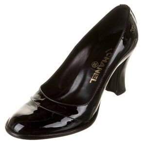 CHANEL Glossy Black Heels